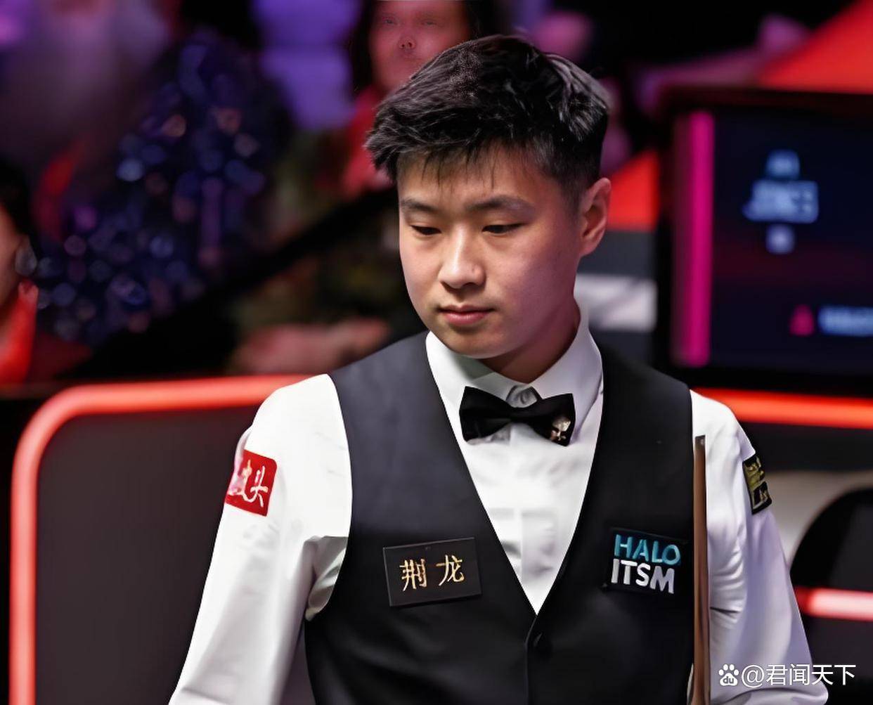 小的空隙中 小的空隙中