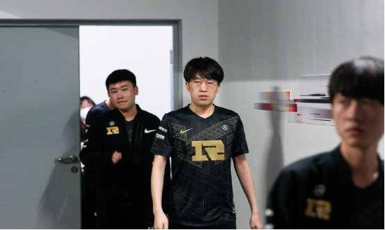 团承担内线 团承担内线