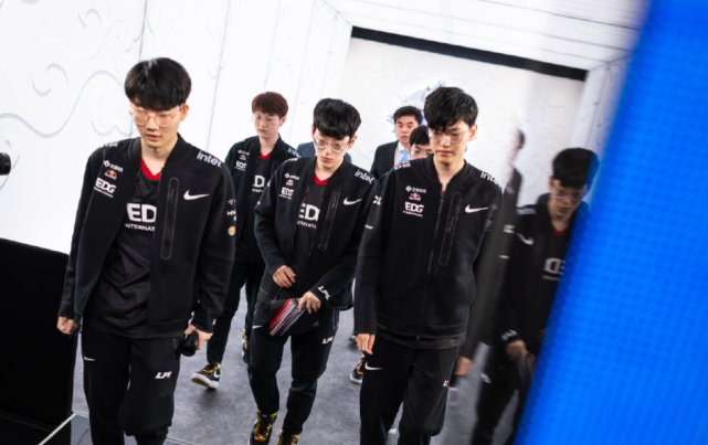 行了初步沟 行了初步沟